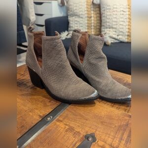 Jeffrey Campbell Grey Suede Steel Toed Booties Size 6